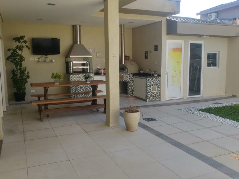 imóvel com 233m² - Centro - Tremembe