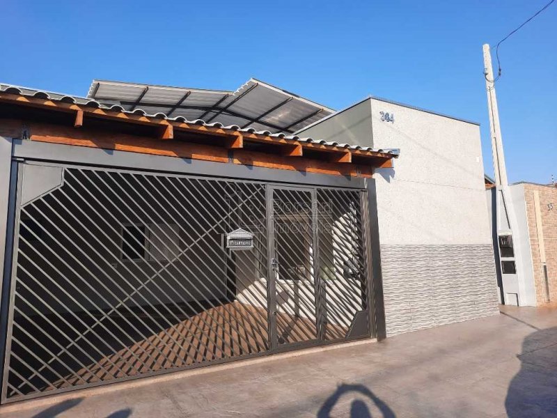 Casa à venda Jardim das Flores com 250m² e 3 quartos por R$ 550.000 - 2118047807-1.jpg