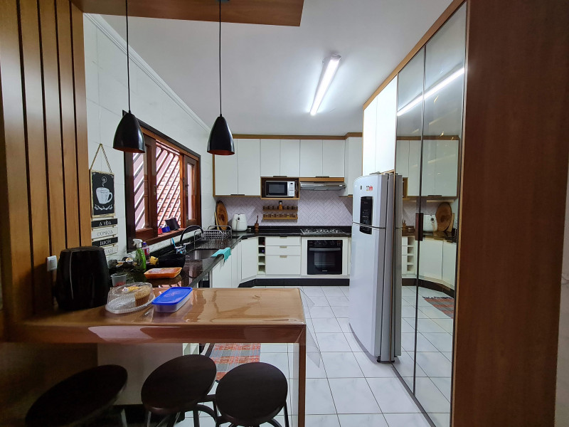 Casa à venda Jardim Vila Galvão com 192m² e 3 quartos por R$ 900.000 - 1989679155-20230415-134111.jpg