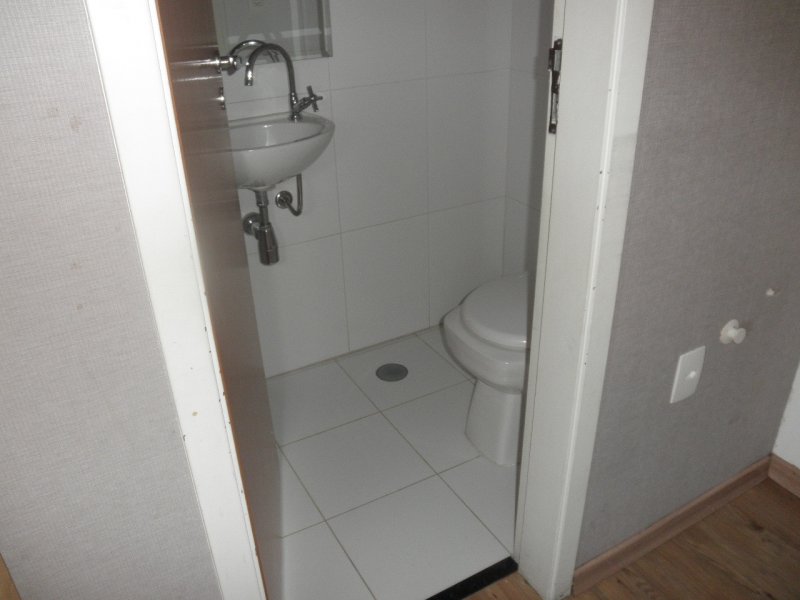 Comercial à venda Guaiaúna com 32m² e 1 quarto por R$ 300.000 - 24616949-p6120012.JPG