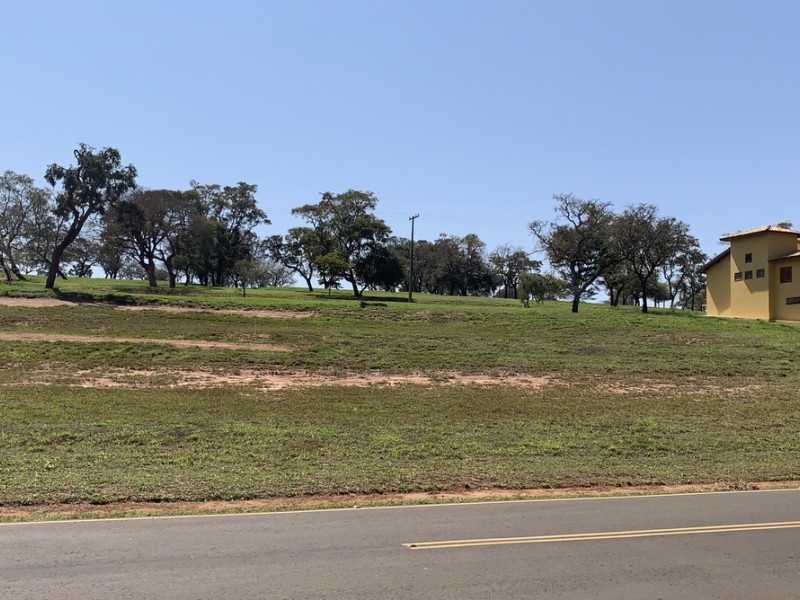 Terreno à venda Centro com 450m² e 1 quarto por R$ 110.000 - 88ee78ec-2cf7-47cc-baca-aa570f22f76e.jpeg
