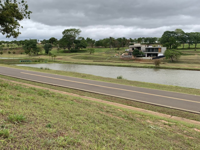 Terreno à venda Centro com 450m² e 1 quarto por R$ 110.000 - 9b021b69-0f65-4efb-8b9a-6aeb736fce5a.jpeg