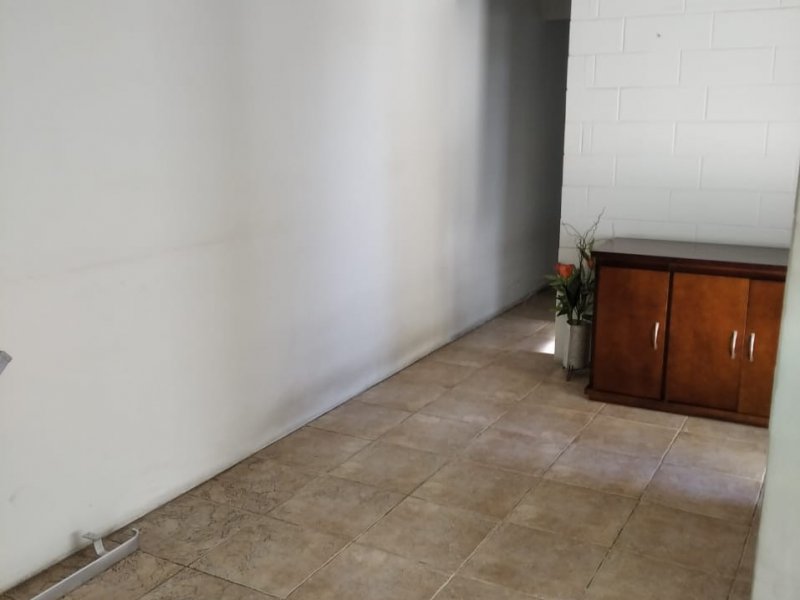 Casa à venda Vila Santa Luzia com 260m² e 2 quartos por R$ 699.000 - 1875617042-f59d92c4-a8b7-4366-8217-cd8f96bee179.jpg