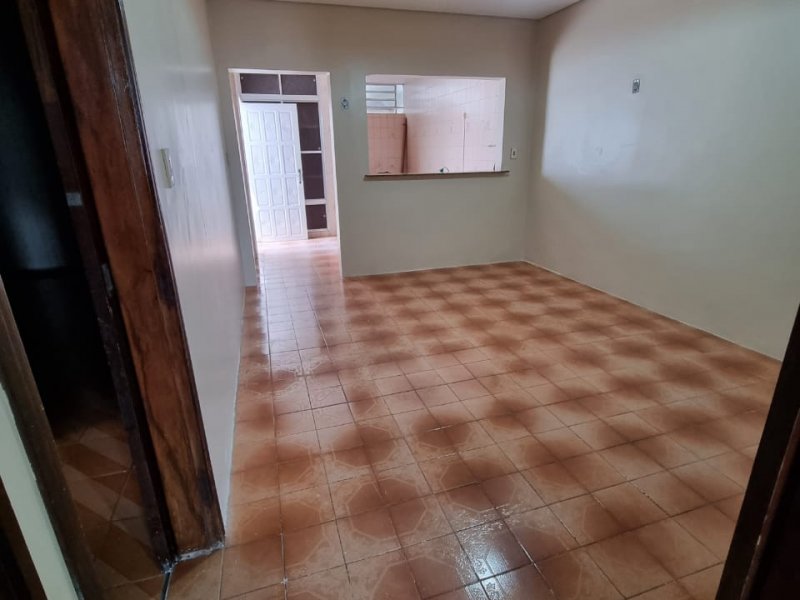 Casa à venda Vila Santa Luzia com 260m² e 2 quartos por R$ 699.000 - 823146848-7b0e8710-4a68-47af-b8b6-781194c2892d.jpg