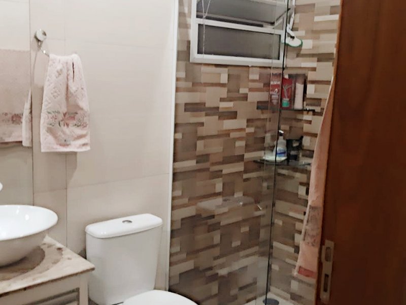 Casa de condomínio à venda Parque California com 165m² e 3 quartos por R$ 750.000 - 1361580820-12-banheiro-casal.jpg