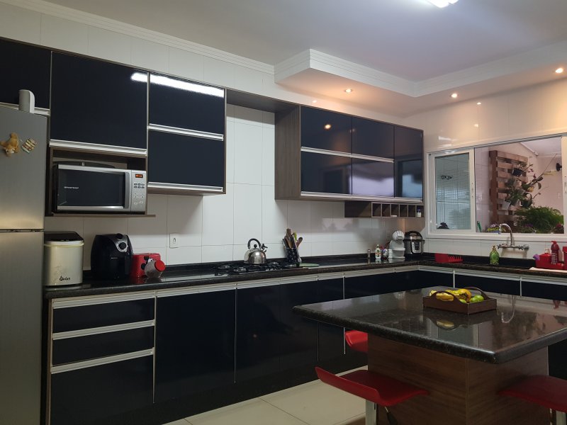 imóvel com 305m² - Jardim do Colégio - Embu das Artes