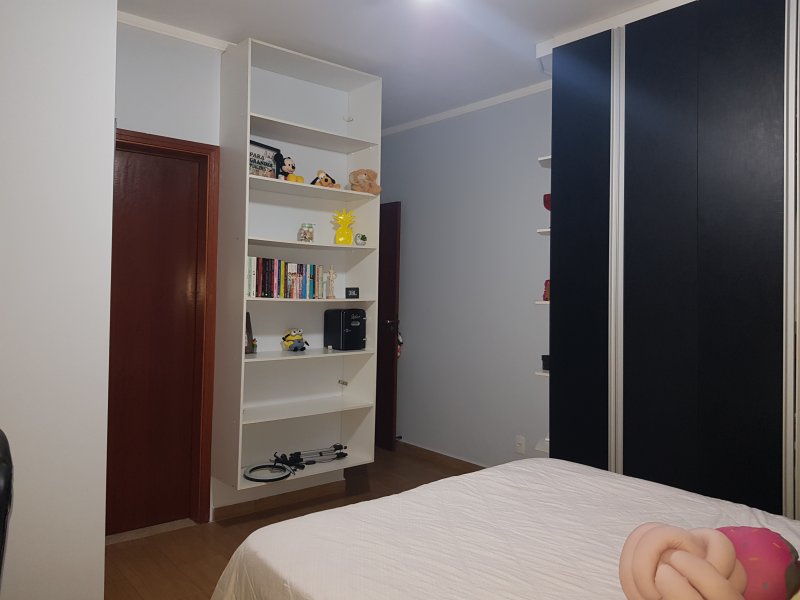 imóvel com 305m² - Jardim do Colégio - Embu das Artes