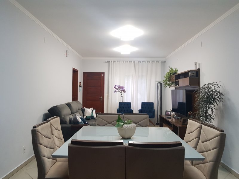 imóvel com 305m² - Jardim do Colégio - Embu das Artes
