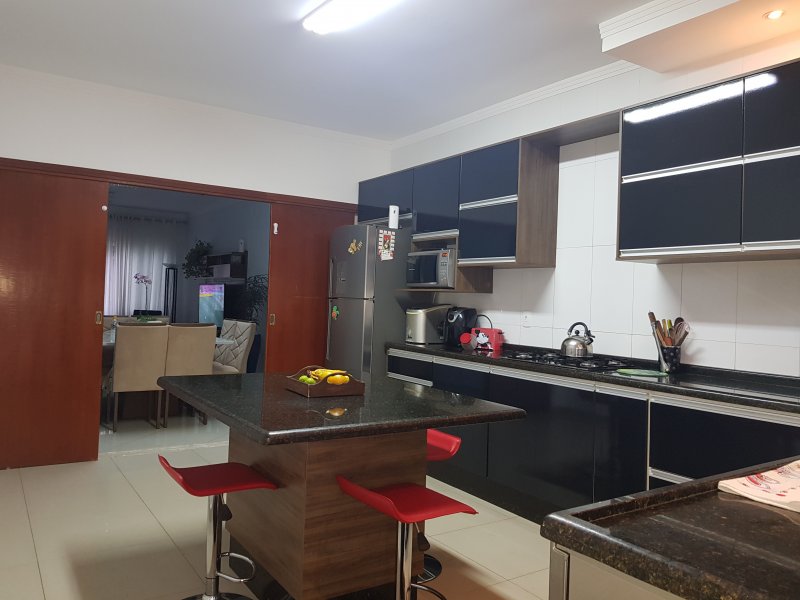 imóvel com 305m² - Jardim do Colégio - Embu das Artes