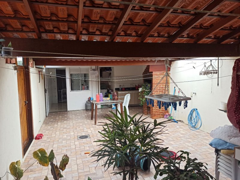 Casa de condomínio à venda Jardim Ísis com 118m² e 3 quartos por R$ 350.000 - 1566021601-1695bfe4-7820-4426-a224-700c820682b4.jpg