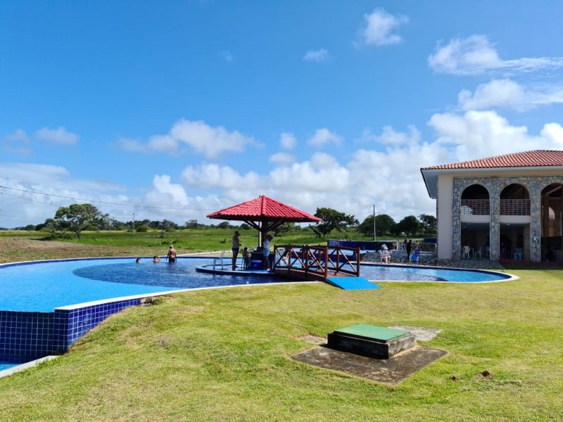 Terreno à venda Centro com 448m² e 1 quarto por R$ 90.000 - 1648452004-piscinadeck.jpg