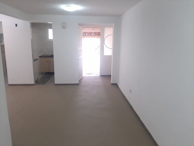 Casa à venda Boqueirão com 59m² e 3 quartos por R$ 250.000 - 1924238353-sala.jpeg