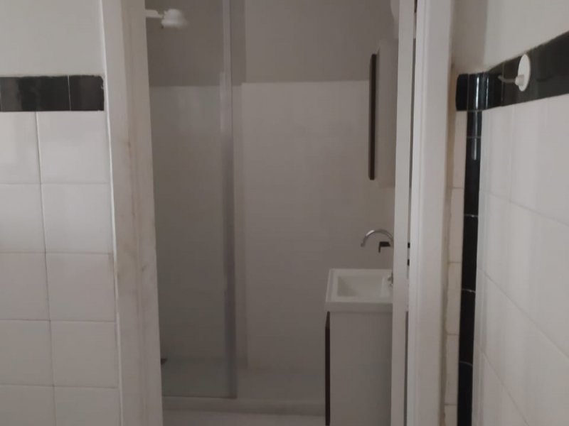 Apartamento à venda Vicente de Carvalho com 43m² e 1 quarto por R$ 165.000 - 194376759-banheiro-4.jpeg