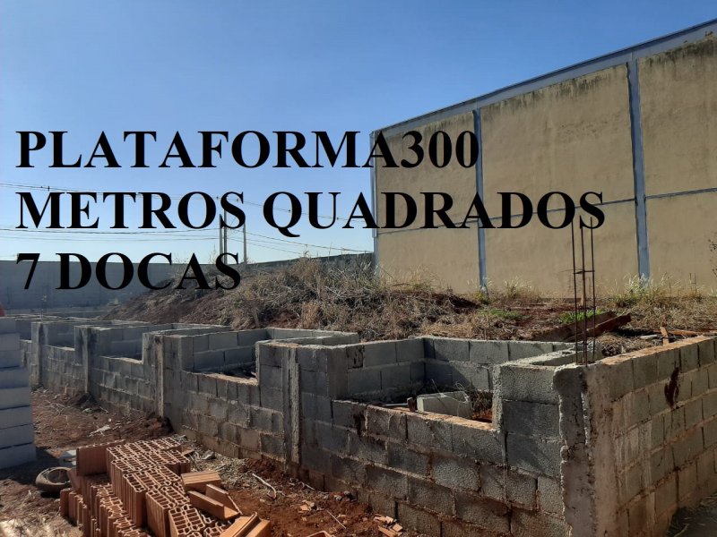 Terreno à venda Centro com 1500m² e 1 quarto por R$ 450.000 - 665096531-plataforma.jpg