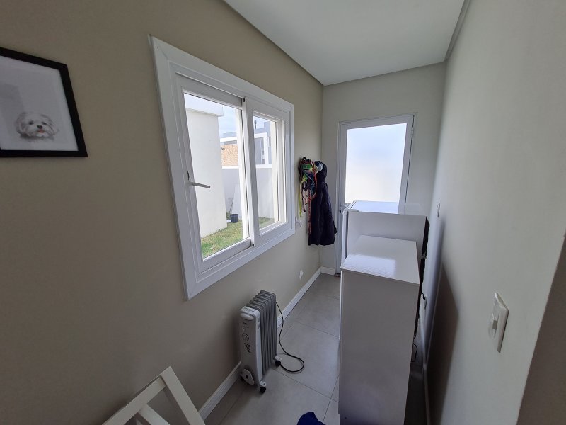 Casa de condomínio à venda Laranjal com 365m² e 4 quartos por R$ 1.790.000 - 1027696426-deposito-com-porta-rua.jpg