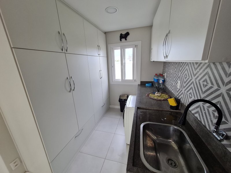 Casa de condomínio à venda Laranjal com 365m² e 4 quartos por R$ 1.790.000 - 1067999422-lavanderia.jpg