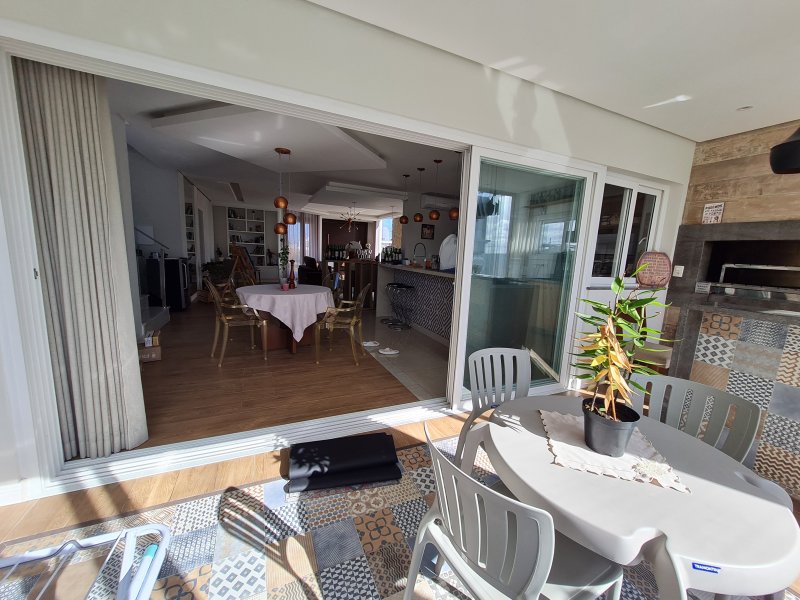 Casa de condomínio à venda Laranjal com 365m² e 4 quartos por R$ 1.790.000 - 1170010619-gourmet-e-piso-terreo.jpg