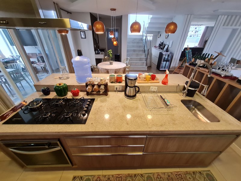 Casa de condomínio à venda Laranjal com 365m² e 4 quartos por R$ 1.790.000 - 1452808078-ilha-cozinha.jpg