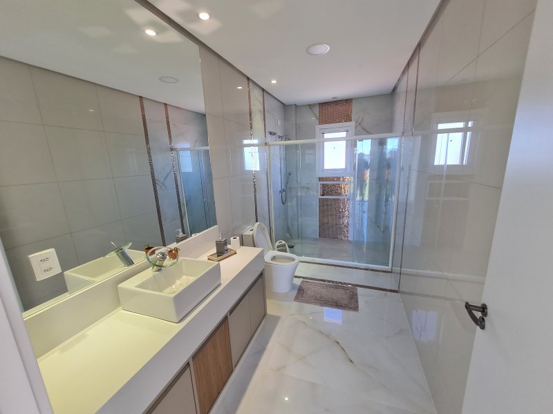 Casa de condomínio à venda Laranjal com 365m² e 4 quartos por R$ 1.790.000 - 1704729613-banheiro-piso-superior-2.jpg