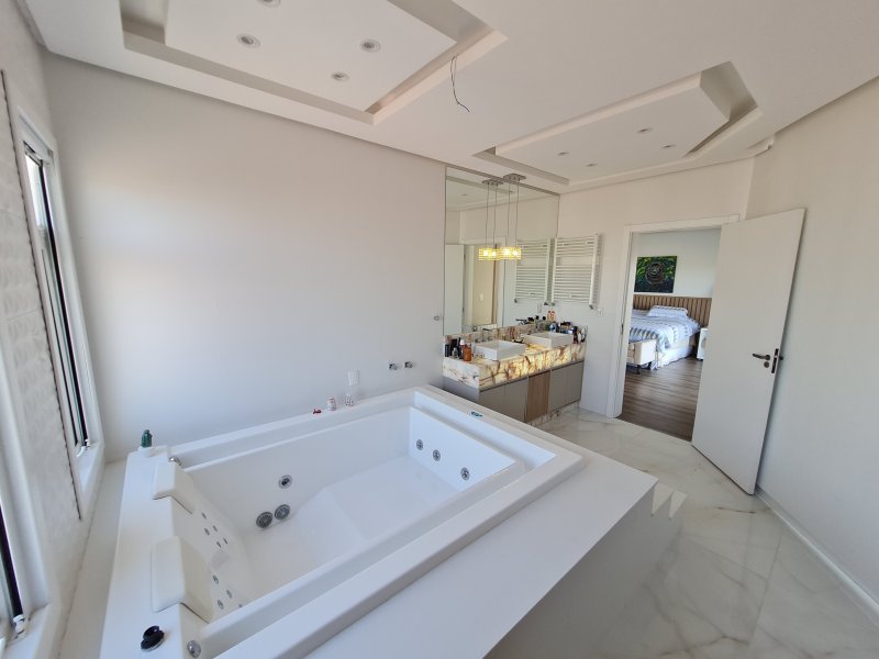 Casa de condomínio à venda Laranjal com 365m² e 4 quartos por R$ 1.790.000 - 1743513389-suite-master-4.jpg