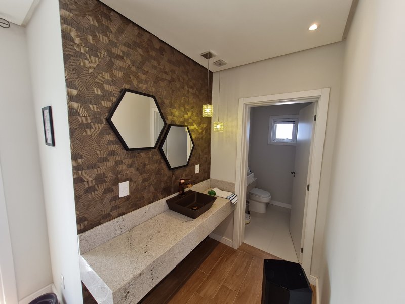 Casa de condomínio à venda Laranjal com 365m² e 4 quartos por R$ 1.790.000 - 2006870482-lavabo-apoio-cozinha-4.jpg