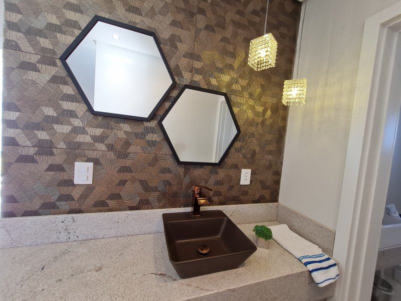 Casa de condomínio à venda Laranjal com 365m² e 4 quartos por R$ 1.790.000 - 349646481-lavabo-apoio-cozinha-1.jpg