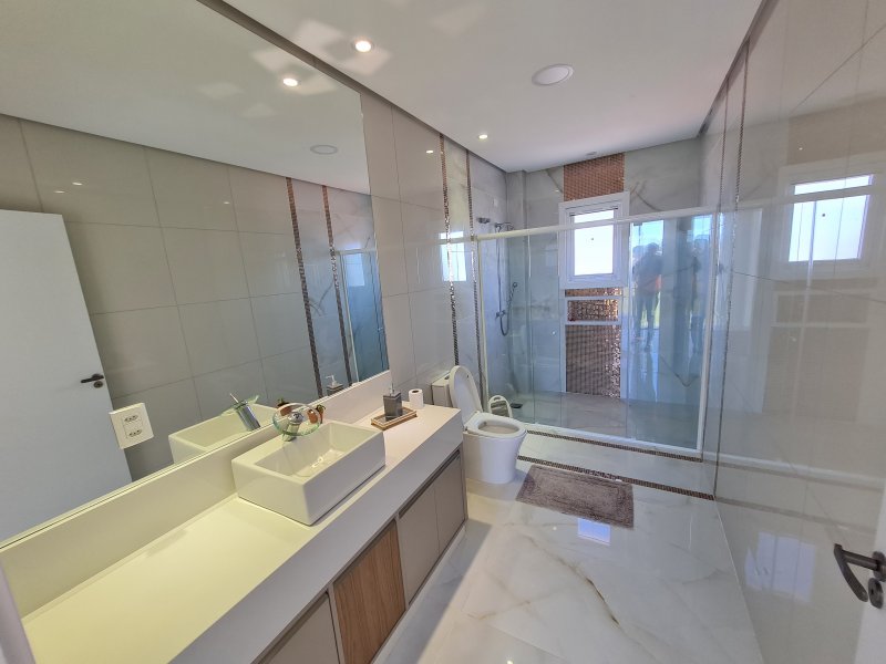 Casa de condomínio à venda Laranjal com 365m² e 4 quartos por R$ 1.790.000 - 563922075-banheiro-piso-superior.jpg