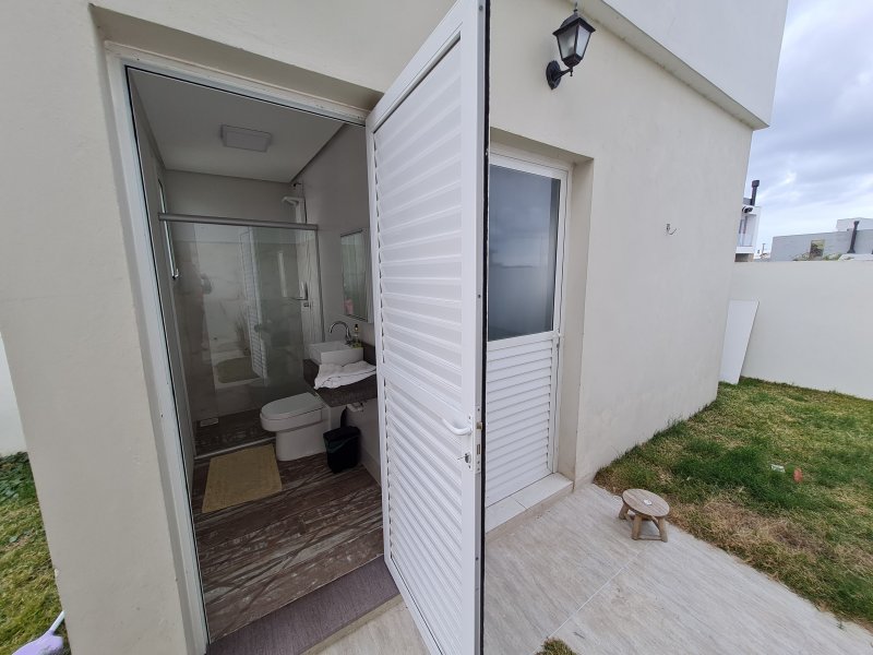 Casa de condomínio à venda Laranjal com 365m² e 4 quartos por R$ 1.790.000 - 766088086-banheiro-edicula-3.jpg