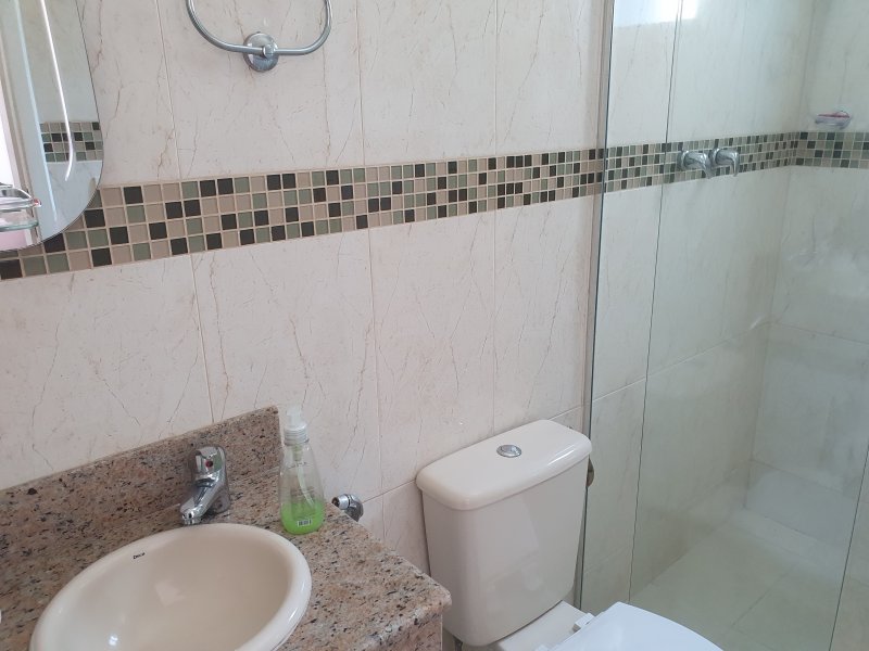 Casa à venda CENTRO com 200m² e 4 quartos por R$ 750.000 - 1979006481-casa-venda-banheiro-blindex.jpg
