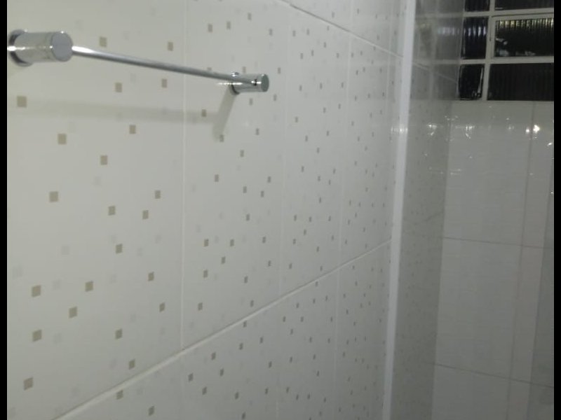 Apartamento à venda Campo Comprido com 40m² e 2 quartos por R$ 135.000 - 1060546061-lateral-banheiro.jpeg
