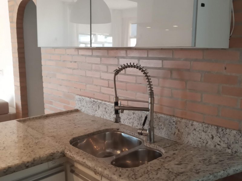 Apartamento à venda Copacabana com 60m² e 2 quartos por R$ 670.000 - 334936907-cozinha-bancada.jpg