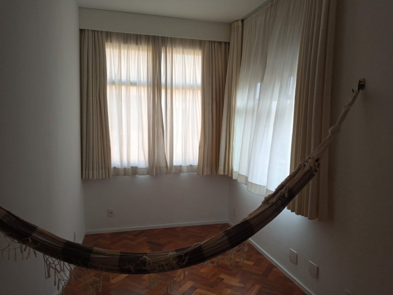 Apartamento à venda Copacabana com 60m² e 2 quartos por R$ 670.000 - 337893918-sala-janelas-4.jpg