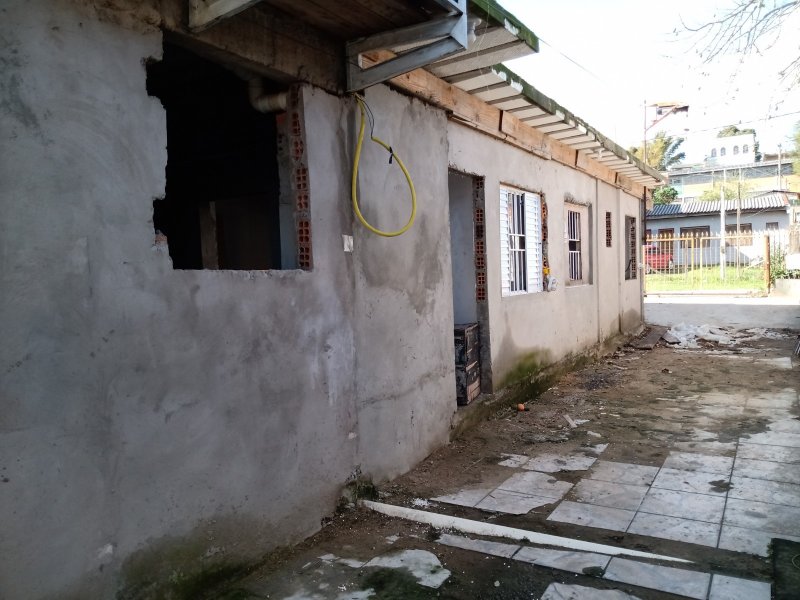 Casa à venda Bela Vista com 320m² e 3 quartos por R$ 200.000 - 1716068991-lateral-fd.jpg