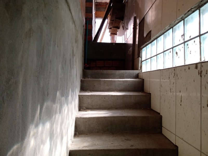 Casa à venda Bela Vista com 320m² e 3 quartos por R$ 200.000 - 82555355-escada.jpg