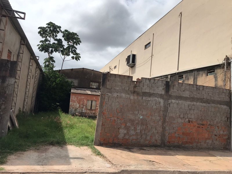 Terreno à venda Osmar Cabral com 200m² e 1 quarto por R$ 67.000 - 727117384-img-20211111-wa0013.jpg
