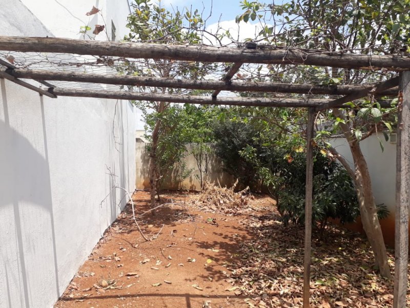 Casa à venda Parque Andiara com 156m² e 3 quartos por R$ 650.000 - 1257731716-quintal-parte-baixa.jpeg