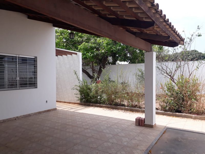 Casa à venda Parque Andiara com 156m² e 3 quartos por R$ 650.000 - 1614358154-da-garagem-para-o-quintal.jpeg
