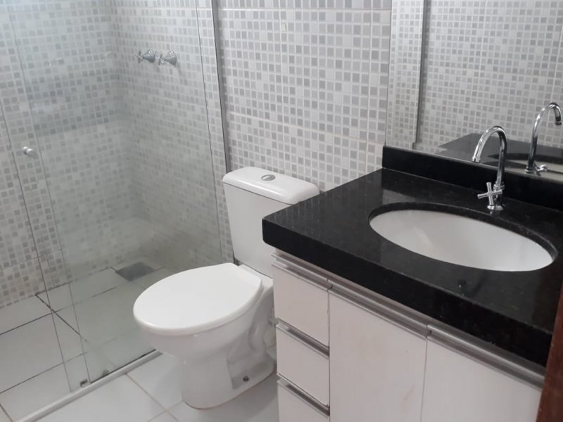Casa à venda Parque Andiara com 156m² e 3 quartos por R$ 650.000 - 2049660163-banheiro-suite1.jpeg