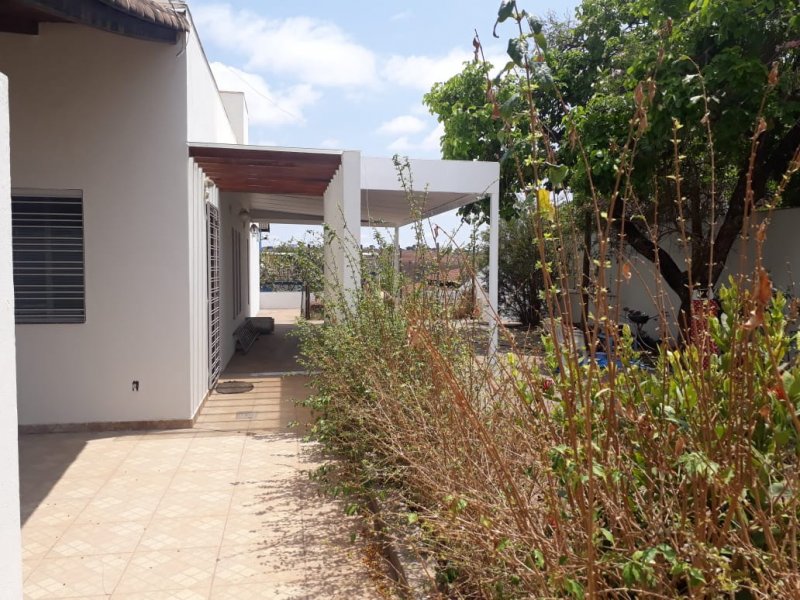 Casa à venda Parque Andiara com 156m² e 3 quartos por R$ 650.000 - 381020121-do-portao-de-entrada-para-quintal.jpeg