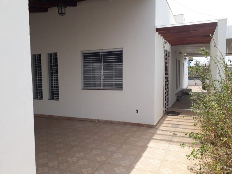 Casa à venda Parque Andiara com 156m² e 3 quartos por R$ 650.000 - 472625270-do-portao-de-entrada-para-pergolado.jpeg