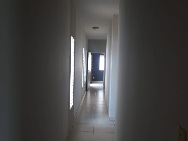Casa à venda Parque Andiara com 156m² e 3 quartos por R$ 650.000 - 616808445-corredor-da-suite-para-sala.jpeg