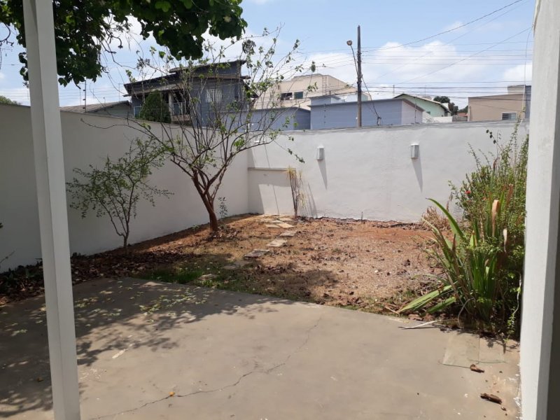 Casa à venda Parque Andiara com 156m² e 3 quartos por R$ 650.000 - 686431685-quintal-parte-frente.jpeg