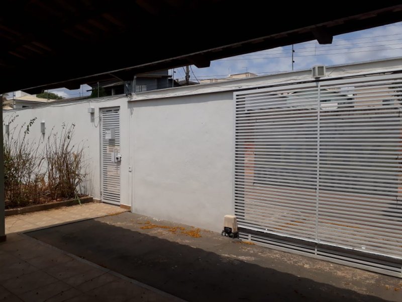 Casa à venda Parque Andiara com 156m² e 3 quartos por R$ 650.000 - 704055948-da-garagem-para-o-portao.jpeg