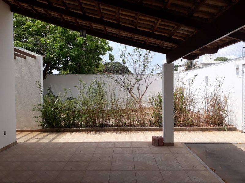 Casa à venda Parque Andiara com 156m² e 3 quartos por R$ 650.000 - 832631218-da-garagem-para-o-quintal1.jpeg
