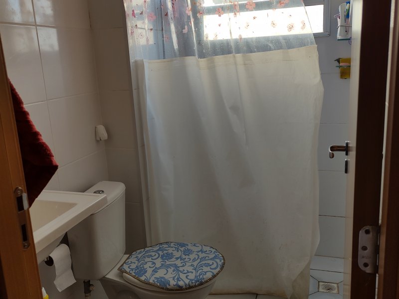 Apartamento para alugar Campo Grande com 40m² e 2 quartos por R$ 900 - 620302917-banheiro.jpg