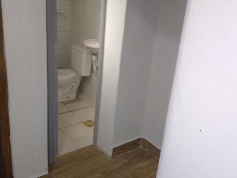 Casa para alugar Vila Bertioga com 15m² e 4 quartos por R$ 950 - 1776181921-whatsapp-image-2021-11-15-at-08.jpeg