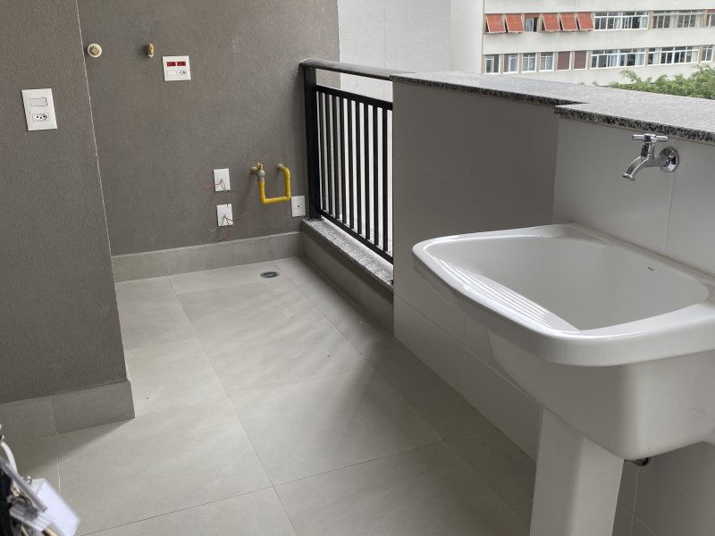 Apartamento à venda Pinheiros com 147m² e 3 quartos por R$ 3.000.000 - 407585176-terraco-de-servico.jpeg
