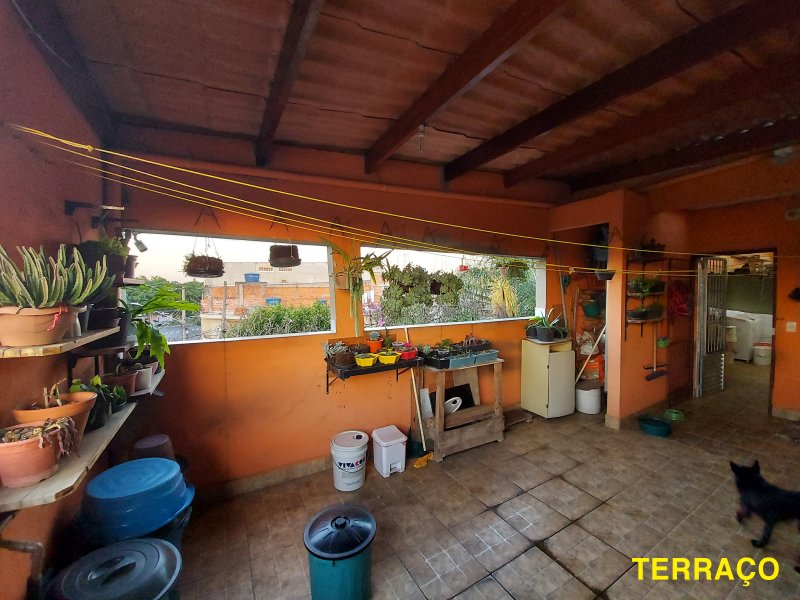 Casa à venda IAPI com 240m² e 3 quartos por R$ 440.000 - 1696393637-44-terraco-3.jpg
