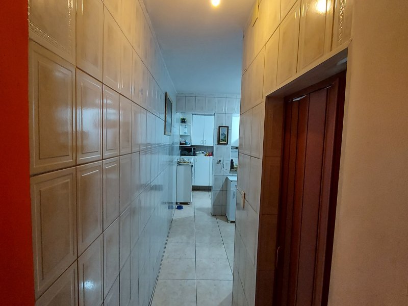 Casa à venda IAPI com 240m² e 3 quartos por R$ 440.000 - 190784061-04-corredor-sala-copa-1.jpg