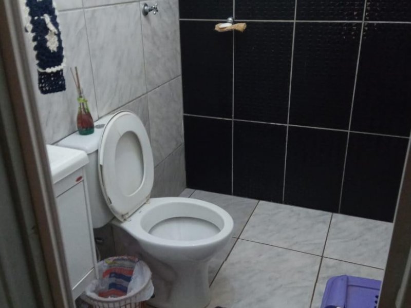 Casa à venda Jardim Bela Vista com 70m² e 2 quartos por R$ 80.000 - 1885921152-banheiro.jpg